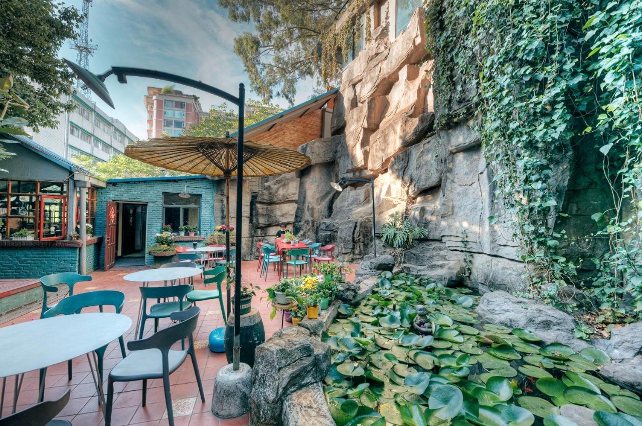 Kunming Upland International Youth Hostel Near The City Center ,2 Mins Walk To The Subway, 2 Mins Walk To The Green Lake, Close To Yuan Tong Temple, Old Street, Yunnan University, Convenient Payment And Visa Cards Are Accepted Eksteriør billede