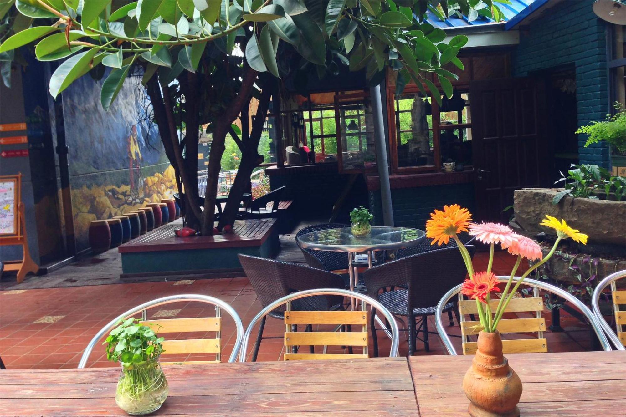 Kunming Upland International Youth Hostel Near The City Center ,2 Mins Walk To The Subway, 2 Mins Walk To The Green Lake, Close To Yuan Tong Temple, Old Street, Yunnan University, Convenient Payment And Visa Cards Are Accepted Eksteriør billede