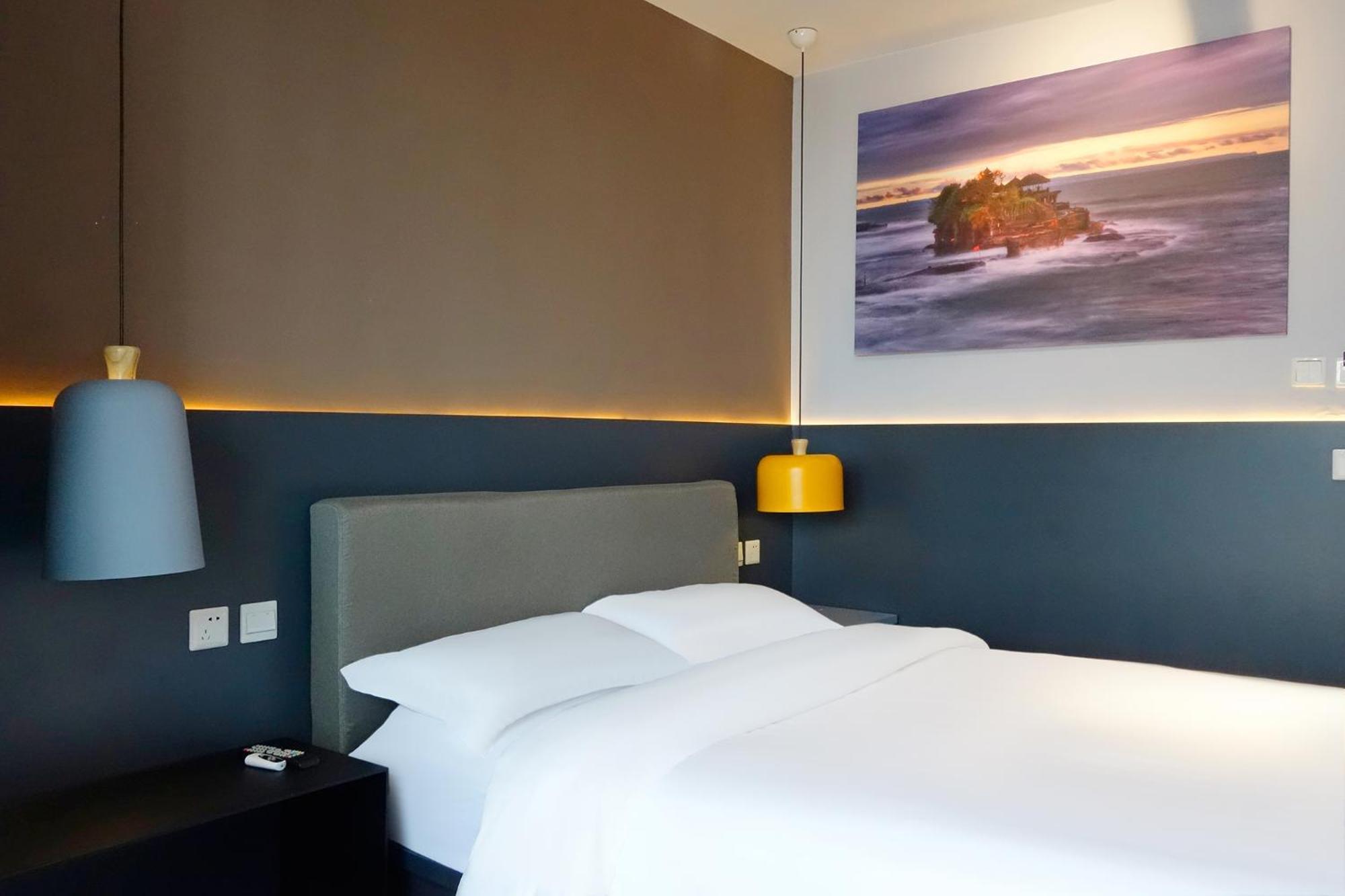 Kunming Upland International Youth Hostel Near The City Center ,2 Mins Walk To The Subway, 2 Mins Walk To The Green Lake, Close To Yuan Tong Temple, Old Street, Yunnan University, Convenient Payment And Visa Cards Are Accepted Eksteriør billede
