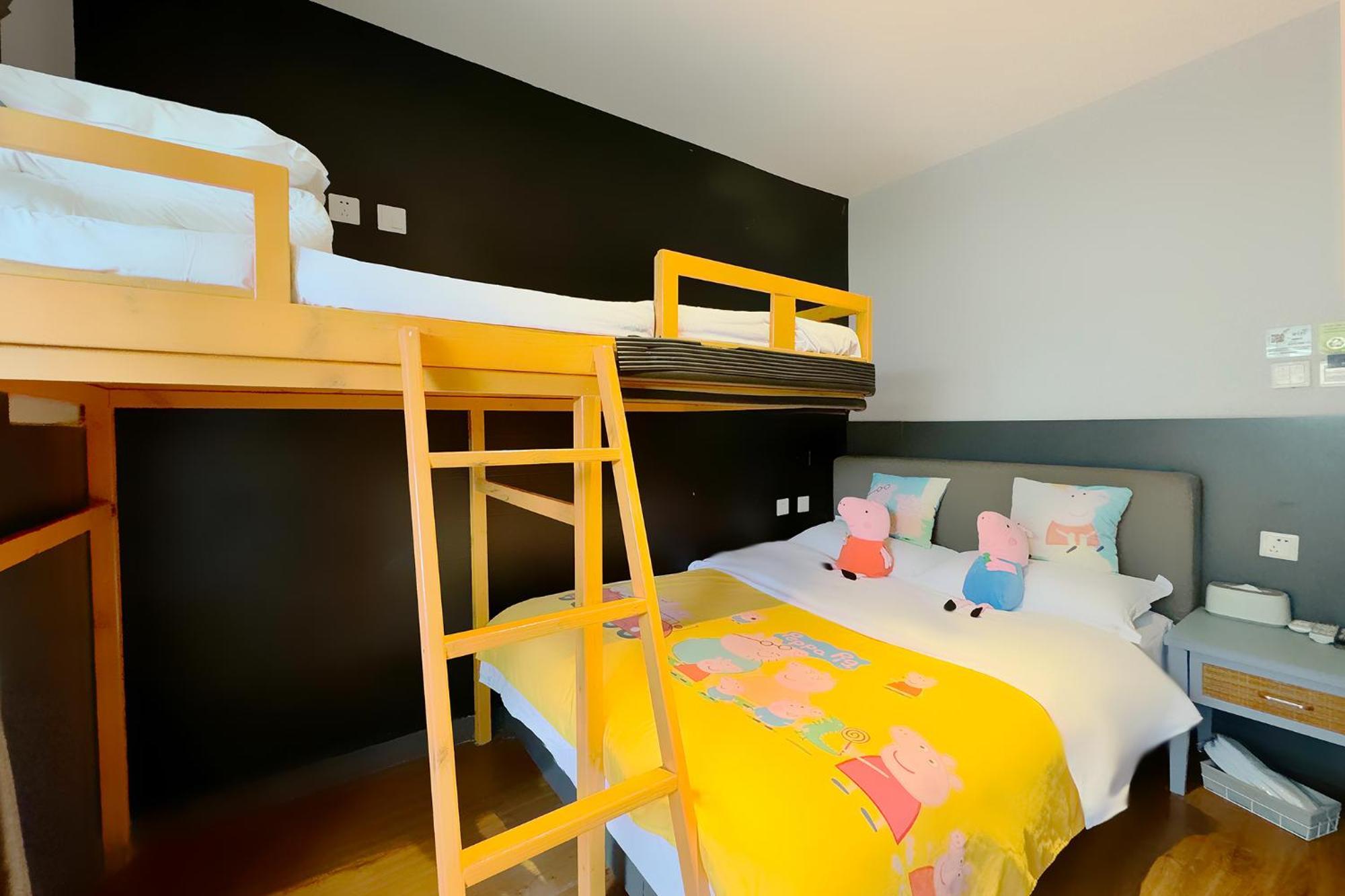 Kunming Upland International Youth Hostel Near The City Center , 2 Mins Walk To The Green Lake,3 Mins Walk To The Subway, Close To Yuan Tong Temple, Old Street, Yunnan University, English-Speaking Service Convenient Payment And Visa Cards Are Accepte Eksteriør billede