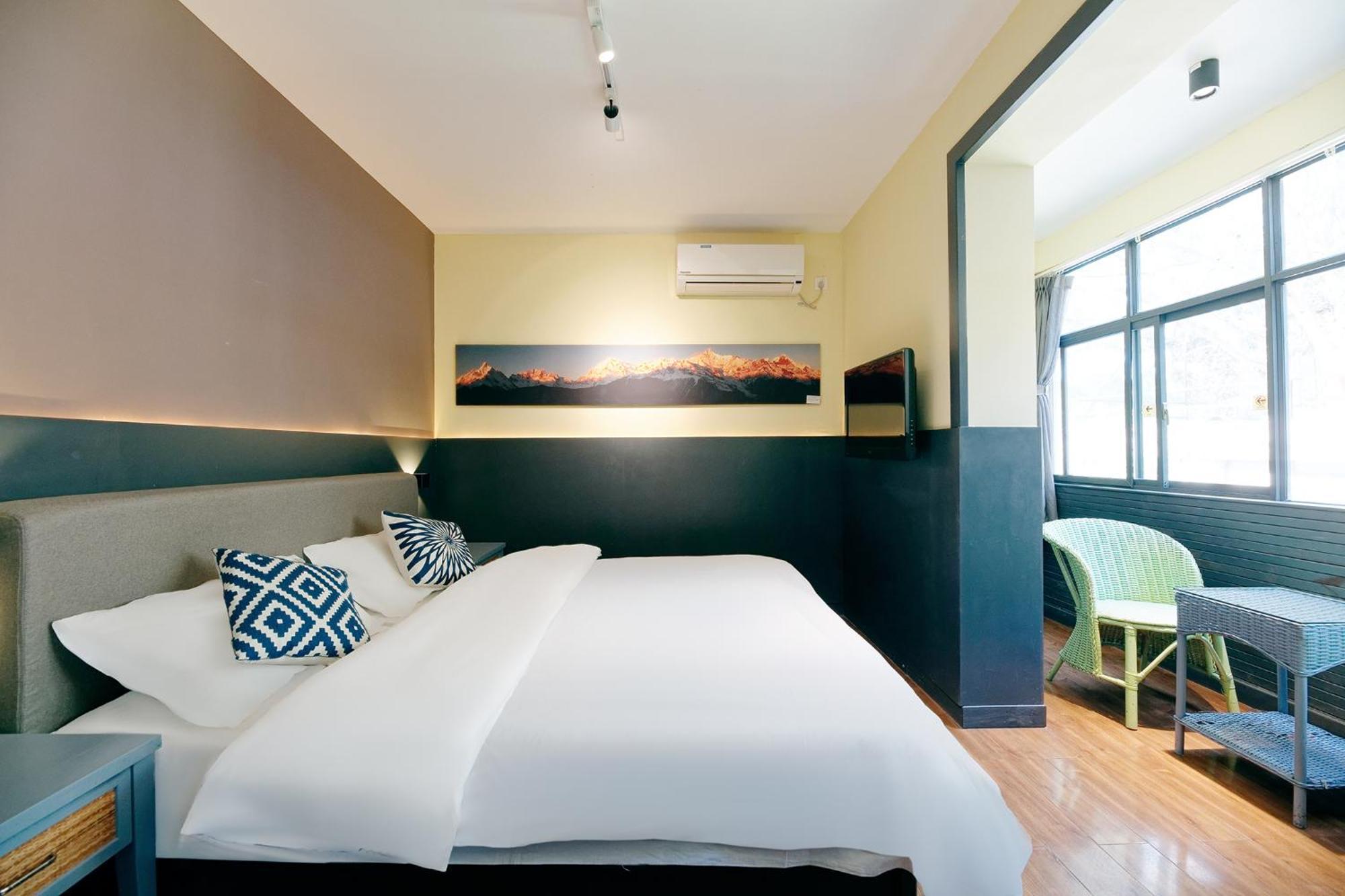 Kunming Upland International Youth Hostel Near The City Center , 2 Mins Walk To The Green Lake,3 Mins Walk To The Subway, Close To Yuan Tong Temple, Old Street, Yunnan University, English-Speaking Service Convenient Payment And Visa Cards Are Accepte Eksteriør billede