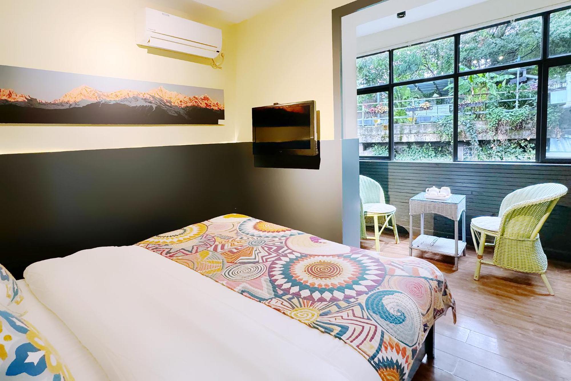 Kunming Upland International Youth Hostel Near The City Center , 2 Mins Walk To The Green Lake,3 Mins Walk To The Subway, Close To Yuan Tong Temple, Old Street, Yunnan University, English-Speaking Service Convenient Payment And Visa Cards Are Accepte Eksteriør billede