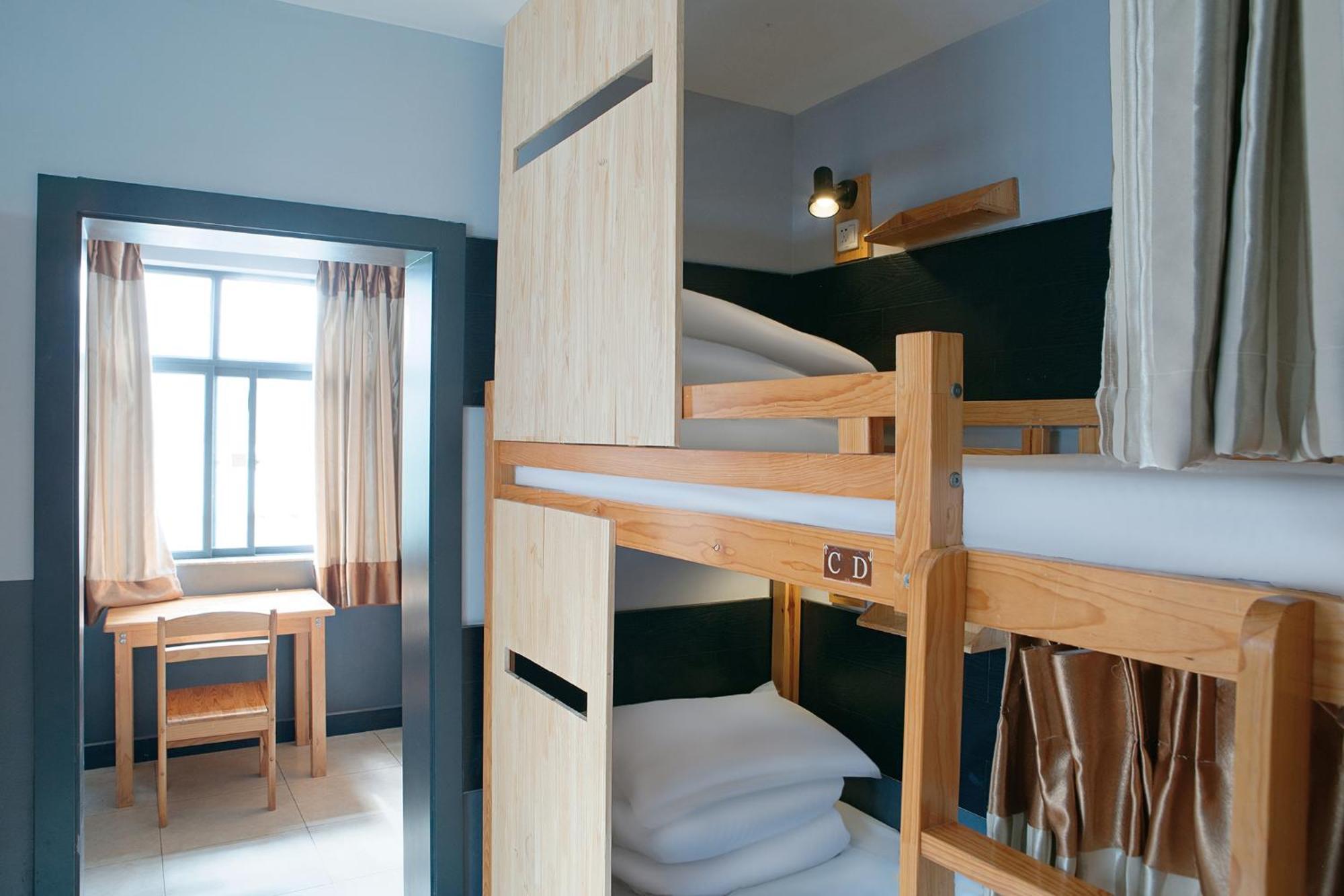 Kunming Upland International Youth Hostel Near The City Center , 2 Mins Walk To The Green Lake,3 Mins Walk To The Subway, Close To Yuan Tong Temple, Old Street, Yunnan University, English-Speaking Service Convenient Payment And Visa Cards Are Accepte Eksteriør billede