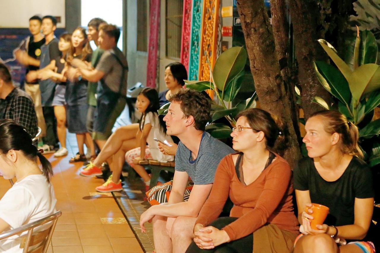 Kunming Upland International Youth Hostel Near The City Center ,2 Mins Walk To The Subway, 2 Mins Walk To The Green Lake, Close To Yuan Tong Temple, Old Street, Yunnan University, Convenient Payment And Visa Cards Are Accepted Eksteriør billede